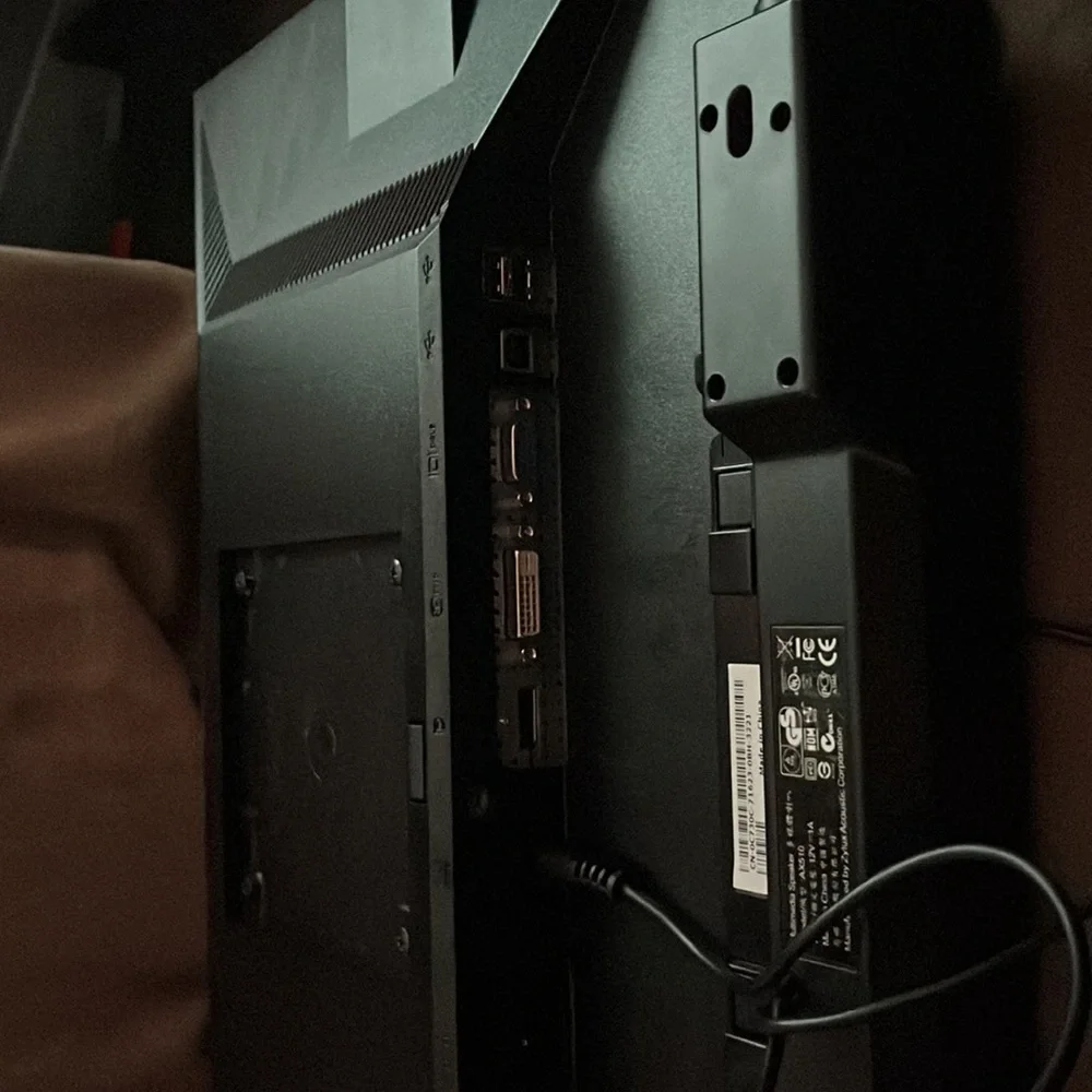 Monitor (INCLUDES WITH SPEAKER)